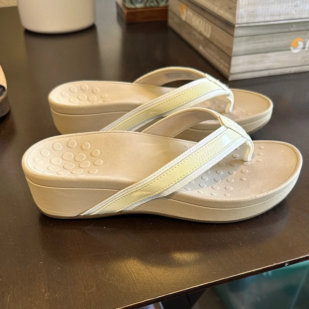 Vionic High Tide Sandals in Beige Women's US Size 7 - Picture 5 of 9